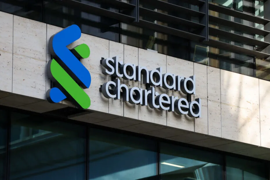 Standard Chartered запустил торговлю Bitcoin и Ether для институционалов в ОАЭ.